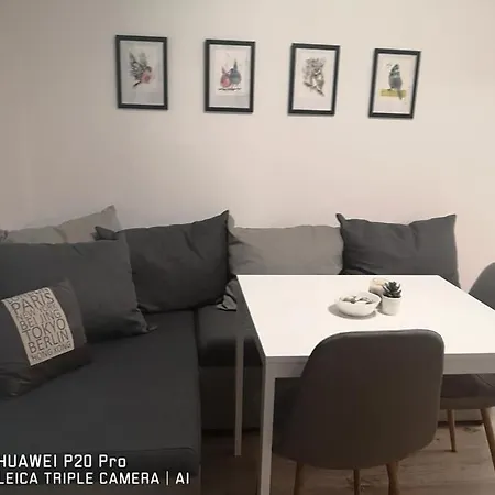 Breezy 5 Apartment Warna