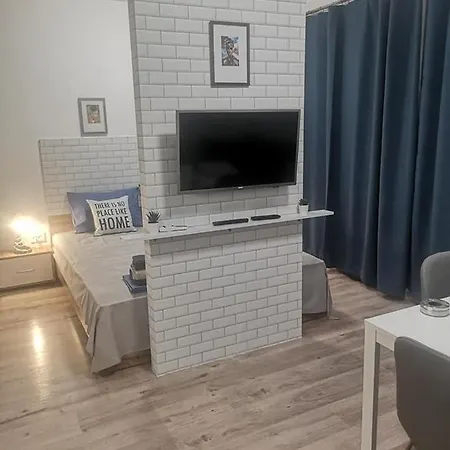 Apartment Breezy 5 Warna