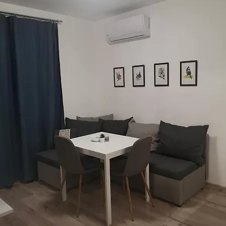 Breezy 5 * וארנה